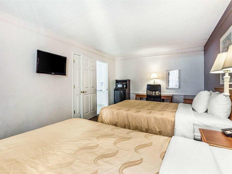 Quality Inn & Suites Airport Charlotte Exterior foto