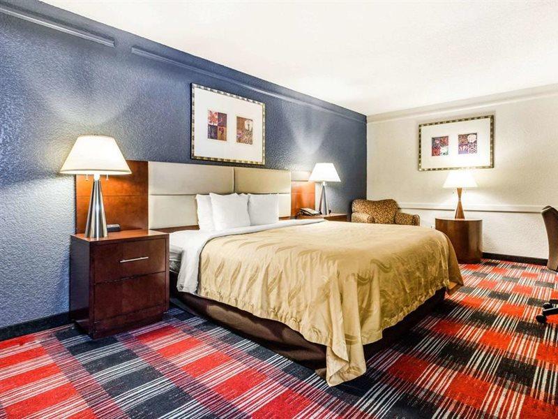 Quality Inn & Suites Airport Charlotte Exterior foto