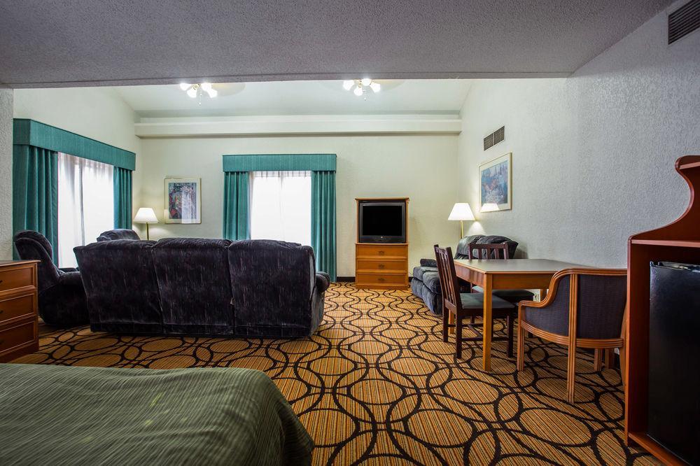 Quality Inn & Suites Airport Charlotte Exterior foto