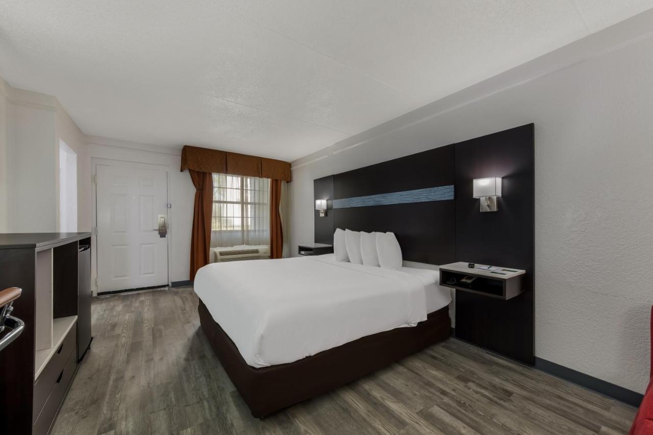 Quality Inn & Suites Airport Charlotte Exterior foto
