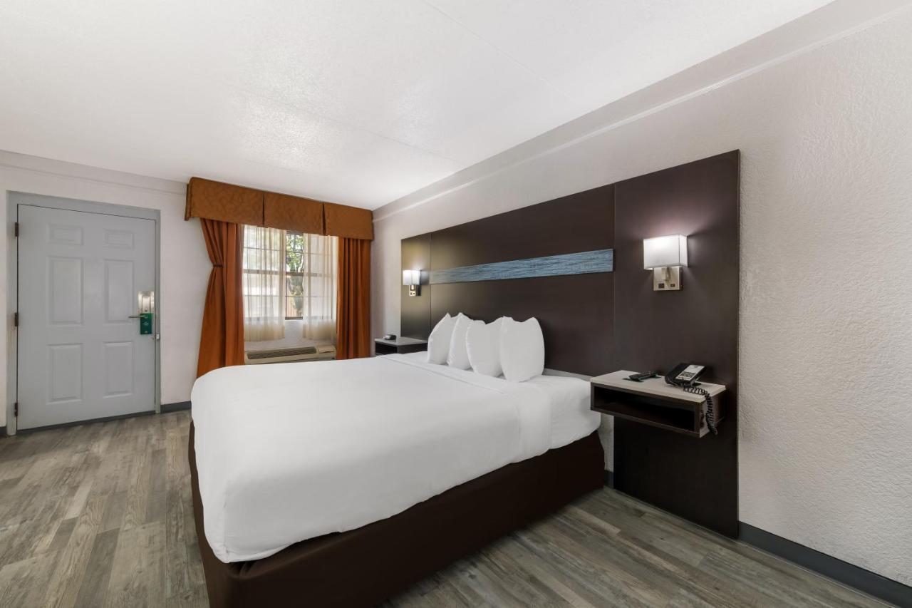 Quality Inn & Suites Airport Charlotte Exterior foto