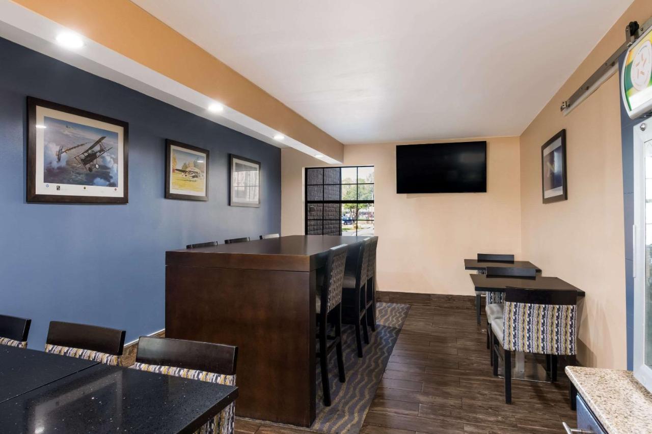 Quality Inn & Suites Airport Charlotte Exterior foto
