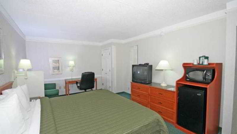 Quality Inn & Suites Airport Charlotte Exterior foto