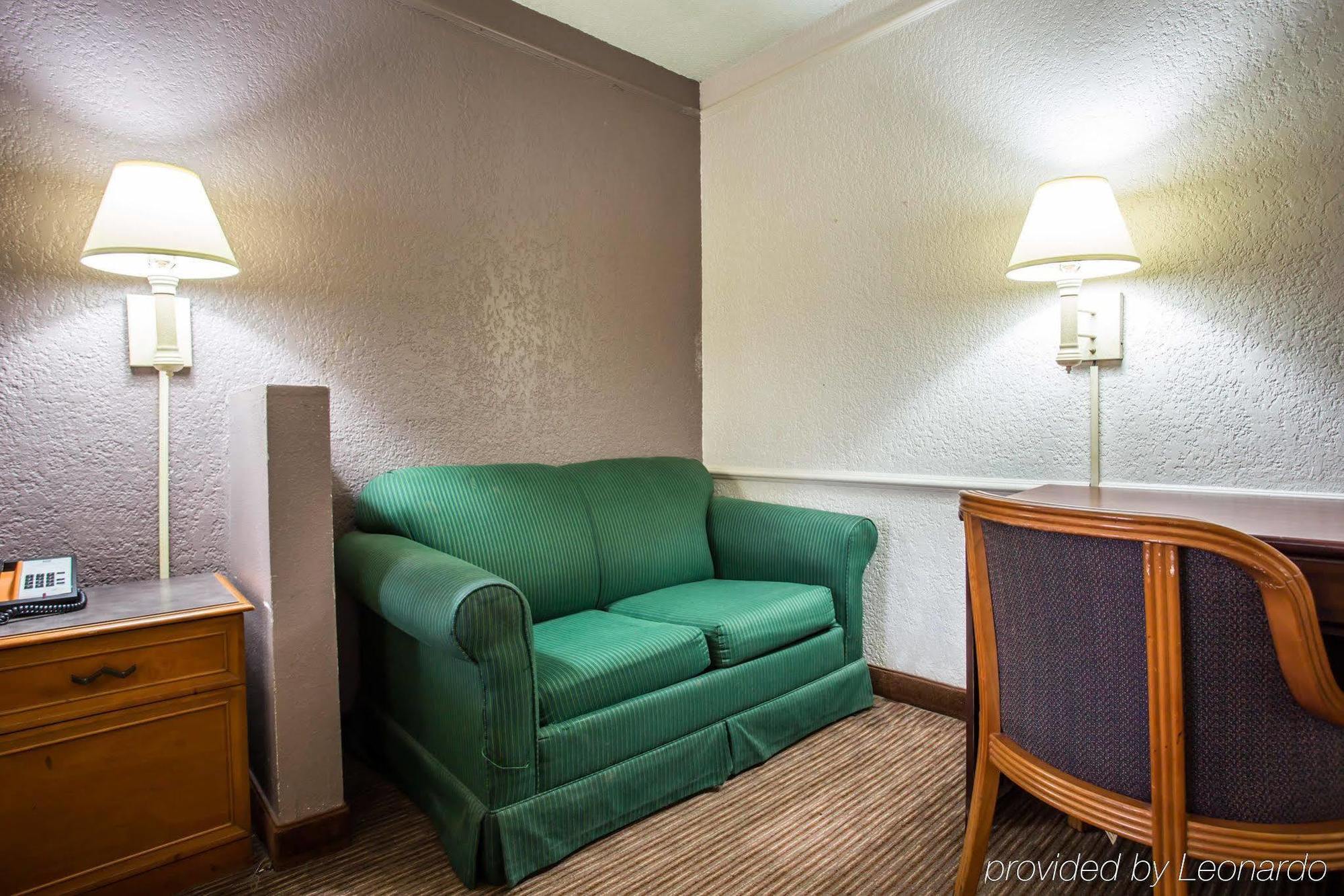 Quality Inn & Suites Airport Charlotte Exterior foto