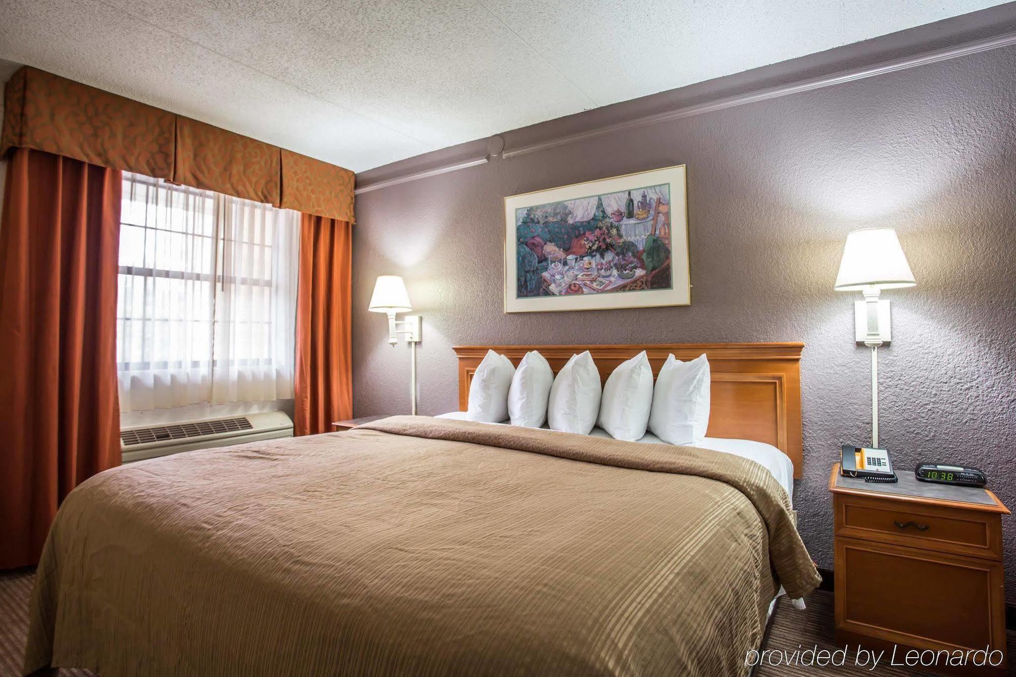 Quality Inn & Suites Airport Charlotte Exterior foto