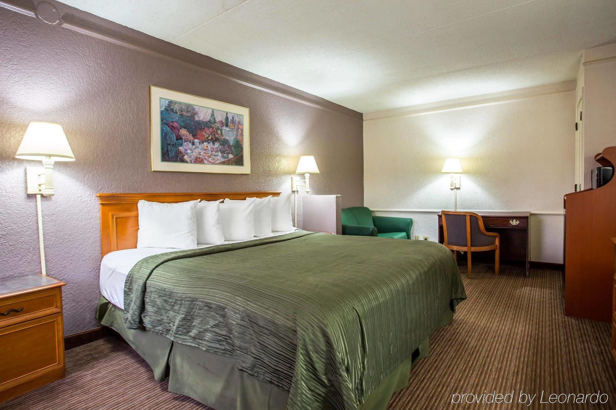 Quality Inn & Suites Airport Charlotte Exterior foto