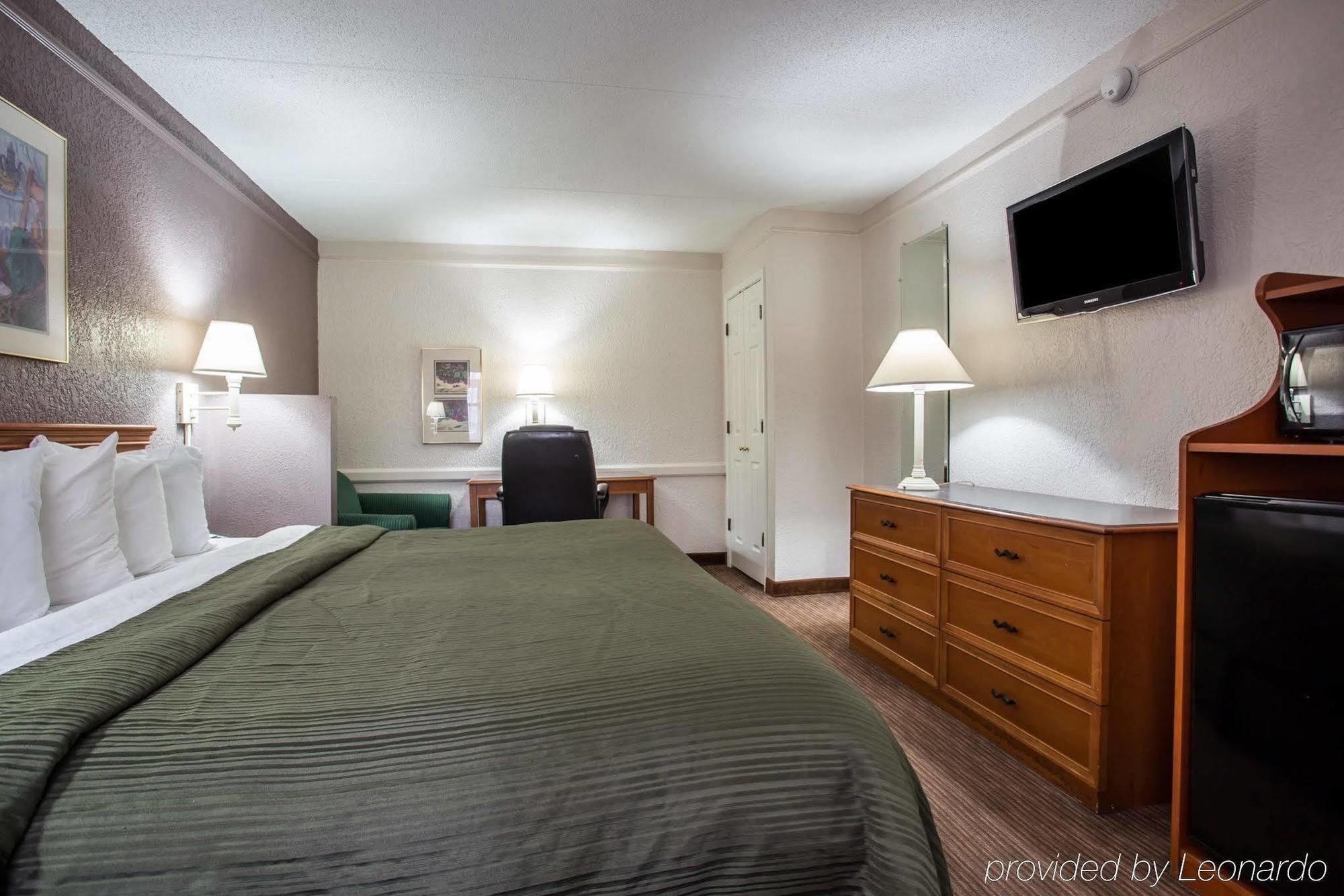 Quality Inn & Suites Airport Charlotte Exterior foto