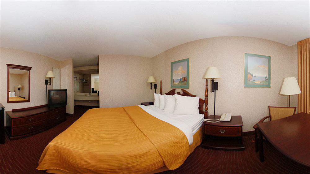 Quality Inn & Suites Airport Charlotte Exterior foto